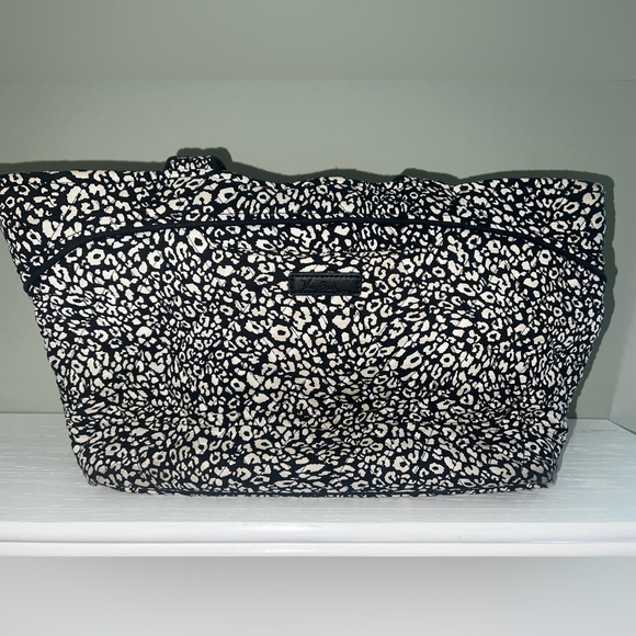 NWT Vera Bradley Mandy Camocat Black White Tote Shoulder Bag Retired Pattern - Picture 2 of 10